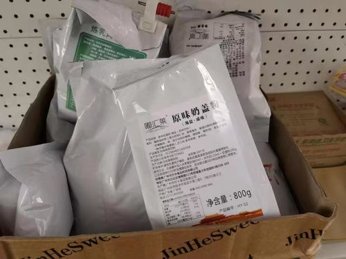 原料堆地、水不消毒，一無(wú)證奶茶制品黑工廠被搗毀